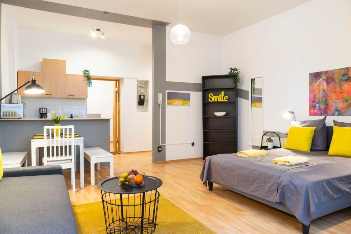 Cozy 2 Room Apartment Next To Hermannstrasse Berlijn Buitenkant foto