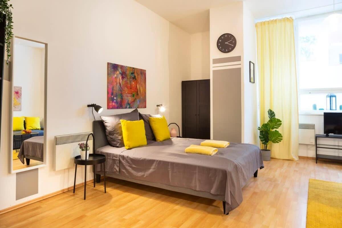 Cozy 2 Room Apartment Next To Hermannstrasse Berlijn Buitenkant foto