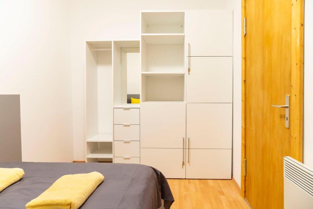 Cozy 2 Room Apartment Next To Hermannstrasse Berlijn Buitenkant foto